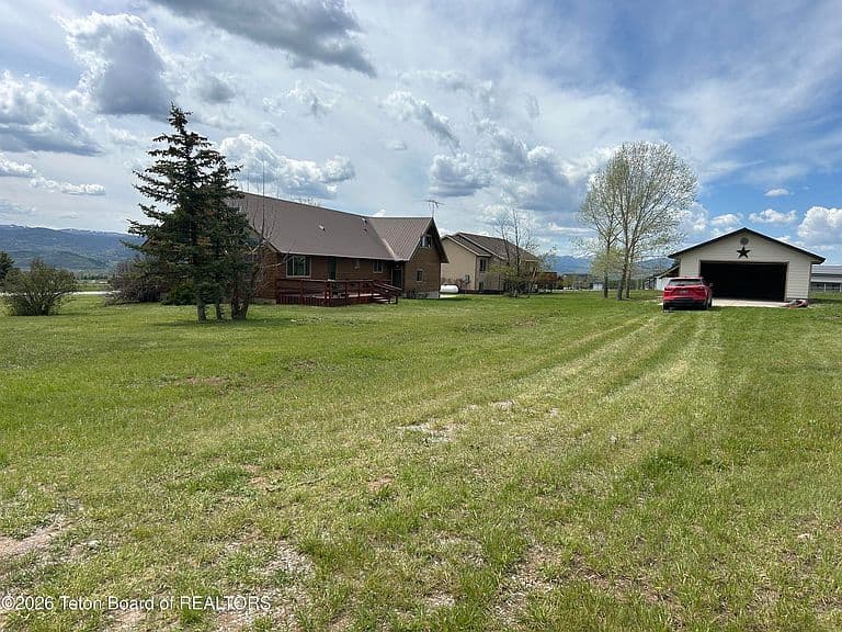 461 Cedar Creek Dr photo 2