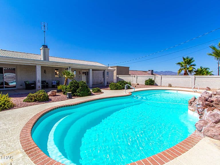 2975 Caravelle Dr photo 2