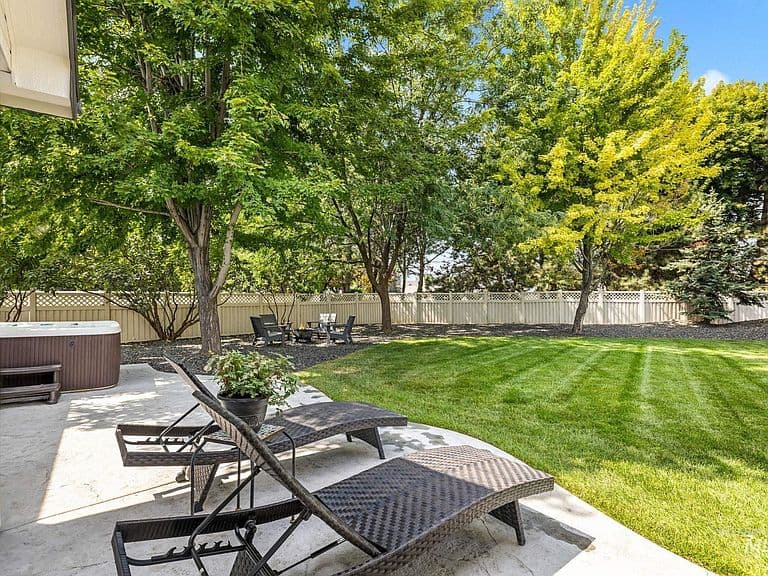 2818 E Shadowview St photo 2