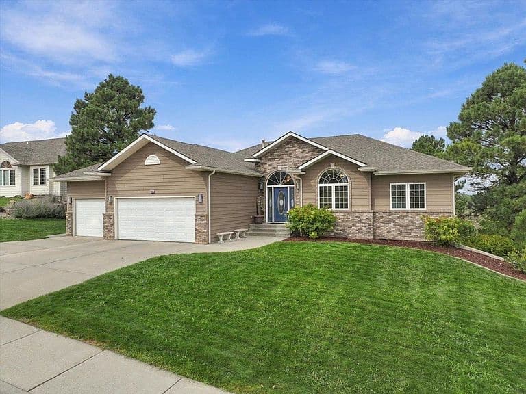 1000 Alta Vista Dr photo 1