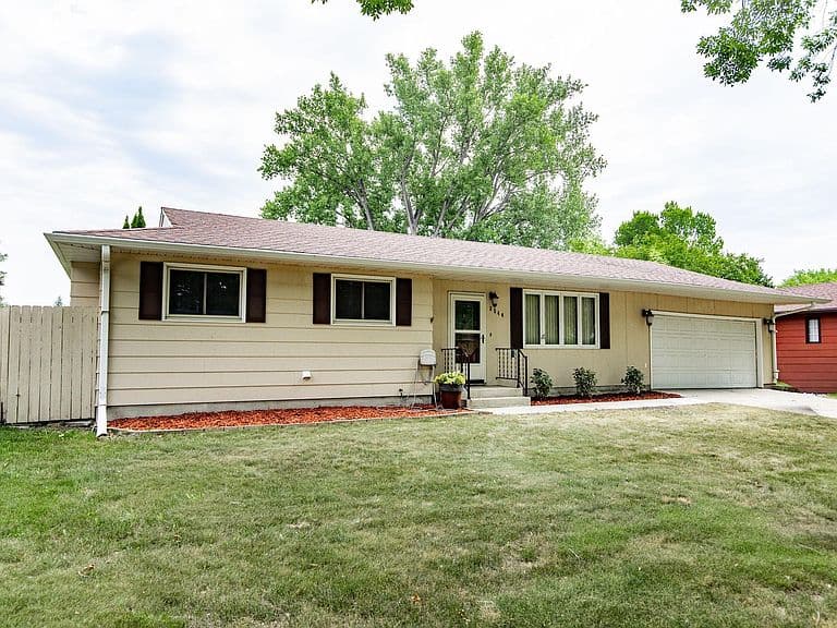 2544 Arrowhead Rd S photo 1