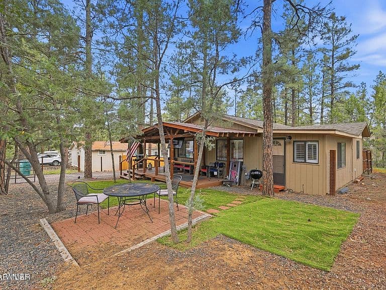 2250 W WHIPPLE Street photo 3