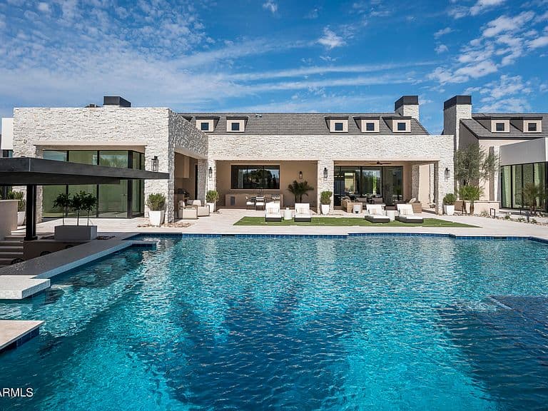 7031 E Paradise Dr photo 5