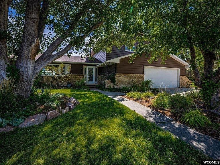 1541 Kingsbury Dr photo 1