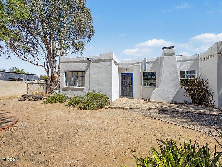 2123 E Fort Lowell Rd photo 1