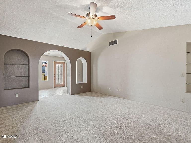 8201 N Tammeron Ct photo 2