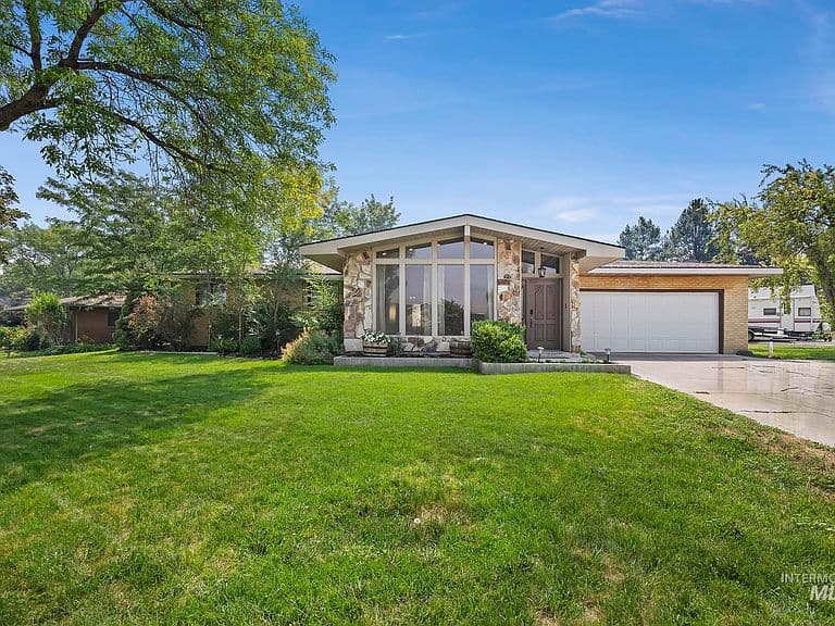 1228 Evergreen Dr photo 1