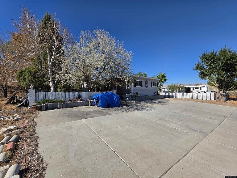 806 2nd Ave W photo 2