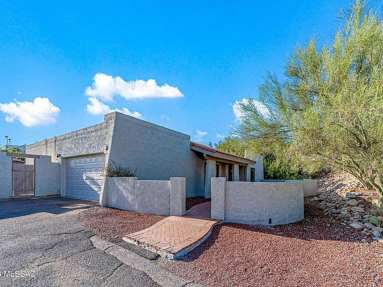 4725 N Craycroft Rd photo 4