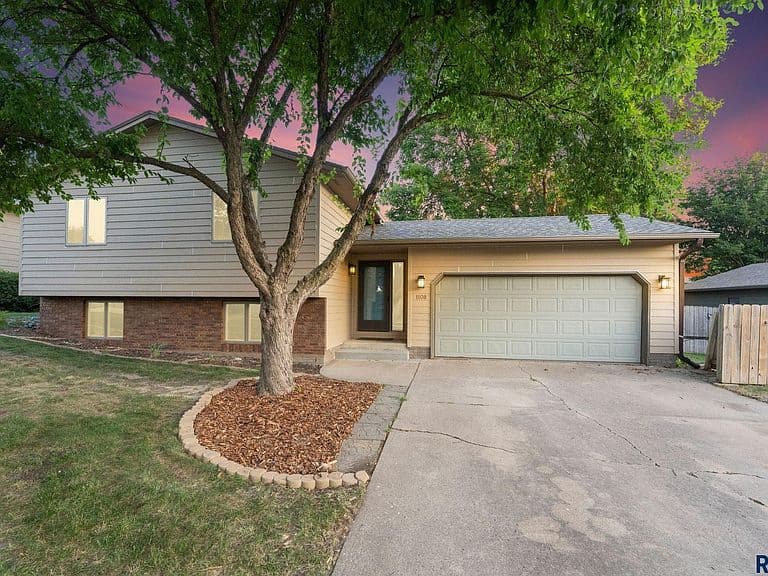 1108 E Dove Trl photo 1