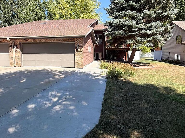 1625 30th Ave S photo 1