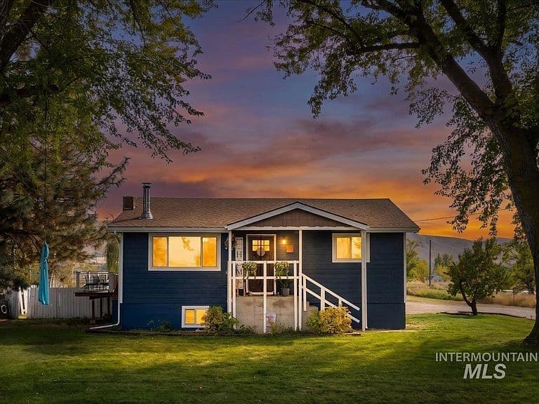 575 W Sales Yard Rd photo 1