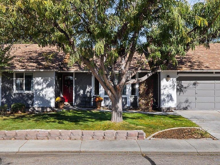 7568 W War Bonnet Dr photo 2