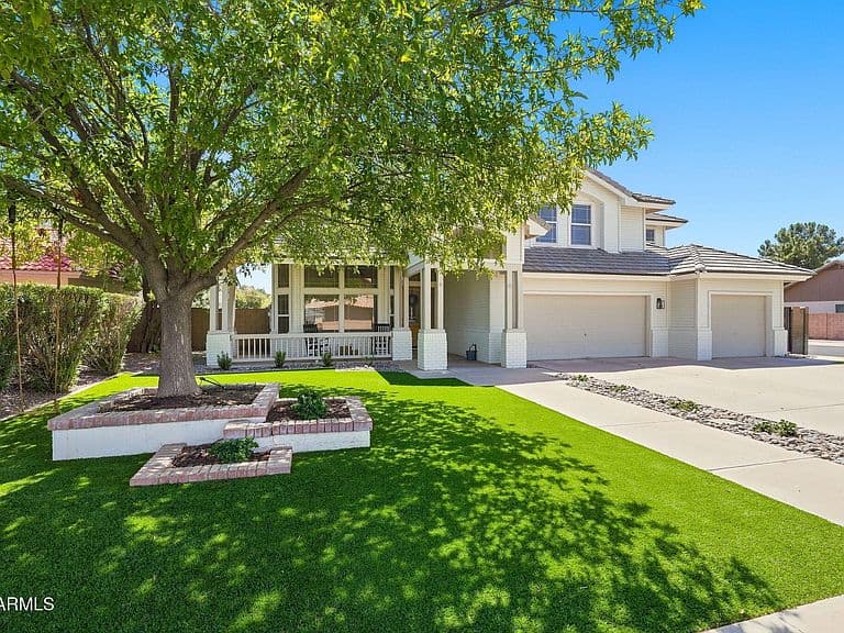 931 E ENCINAS Avenue photo 3