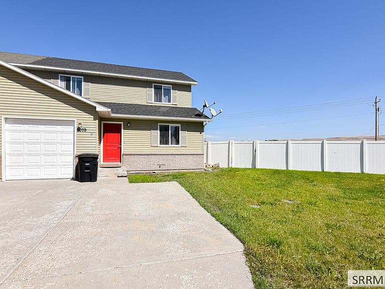 2079 Cassidy Dr photo 2