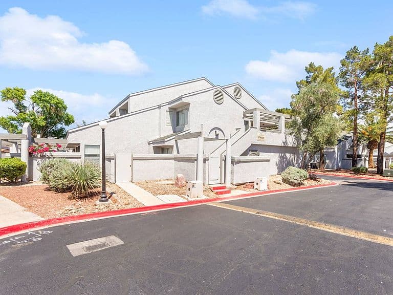 5581 Orchard Ln photo 3