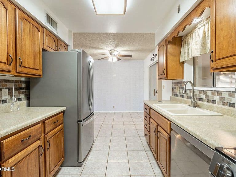 6223 E DALLAS Street photo 5