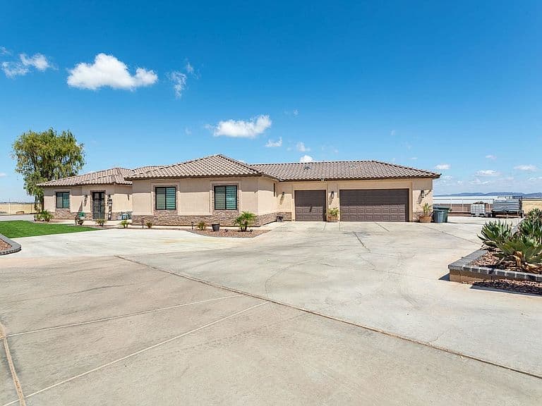 2070 S Araby Rd photo 1