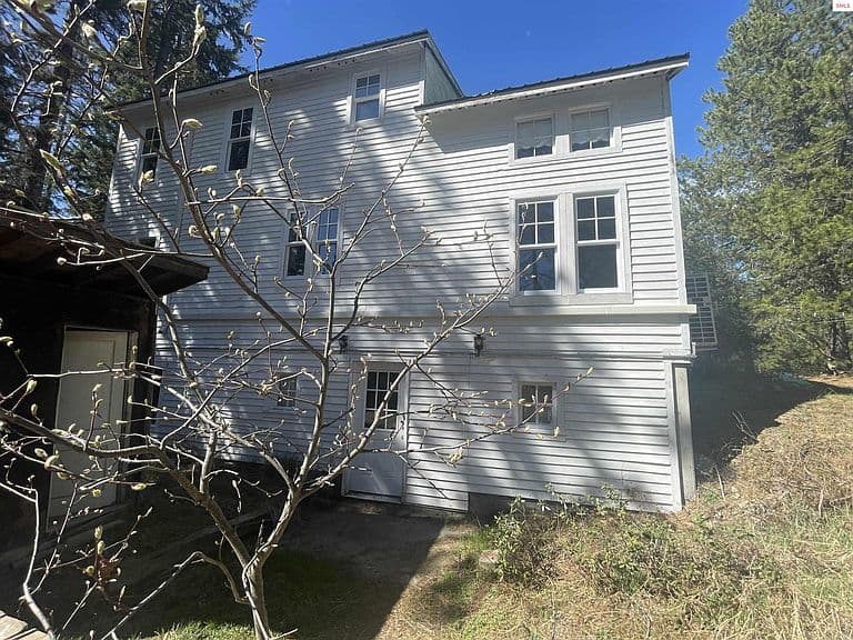 631 Wolverine Rd photo 5