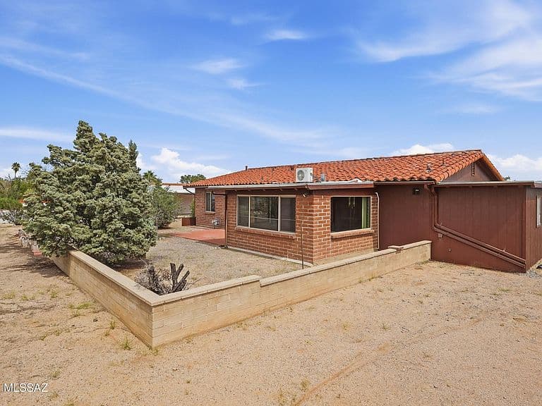 424 S Abrego Dr photo 4