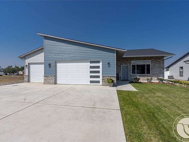 2040 Gleneagles Blvd photo 2