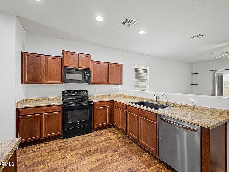 30141 N OAK Drive photo 2