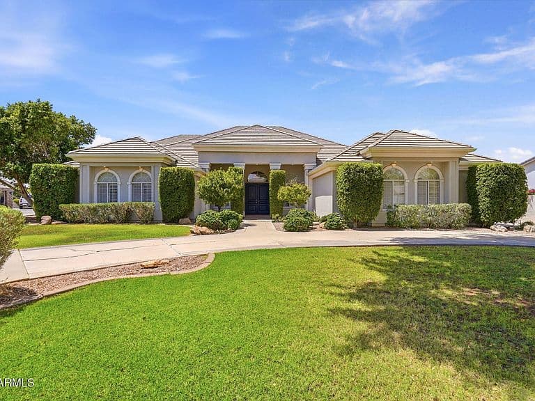 302 S TUCANA Court photo 1