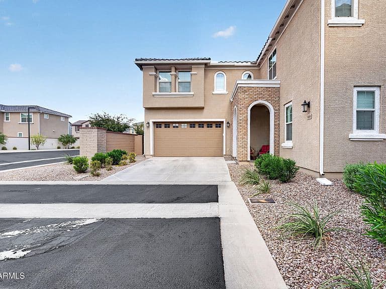 669 S SANDERS Drive photo 4