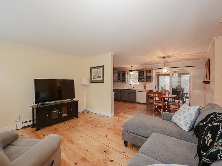 95 East Side Drive photo 5
