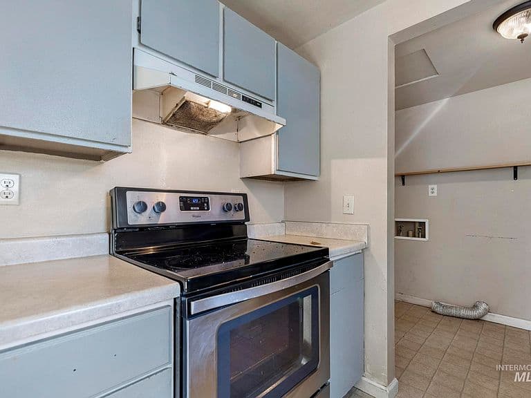 219 E H Ave photo 5