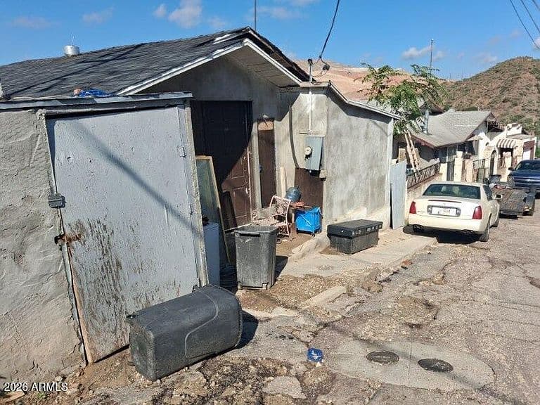 250 S WENTWORTH Avenue photo 2