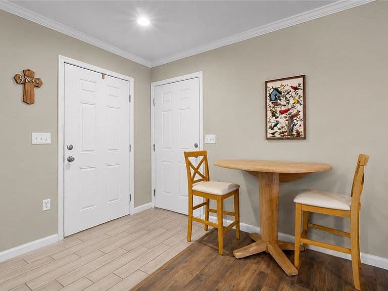 1816 Granada Drive photo 5