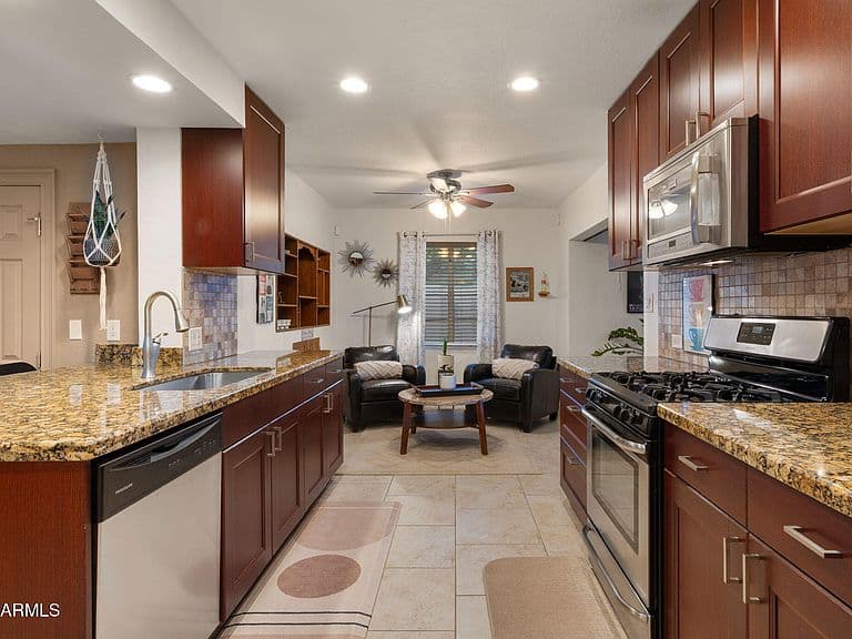 218 W ROMA Avenue photo 3