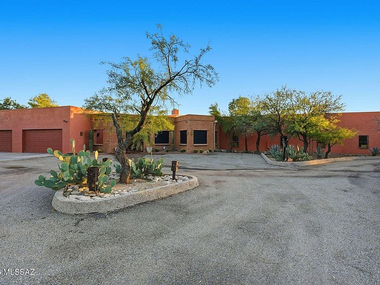 2855 W Lambert Ln photo 1