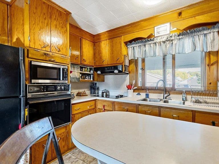 35 N Elm Street photo 3