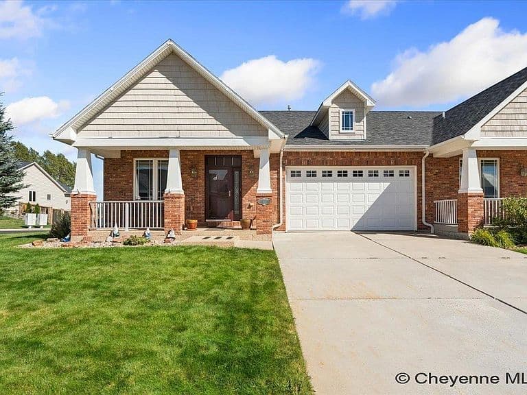 415 Sterling Dr photo 1