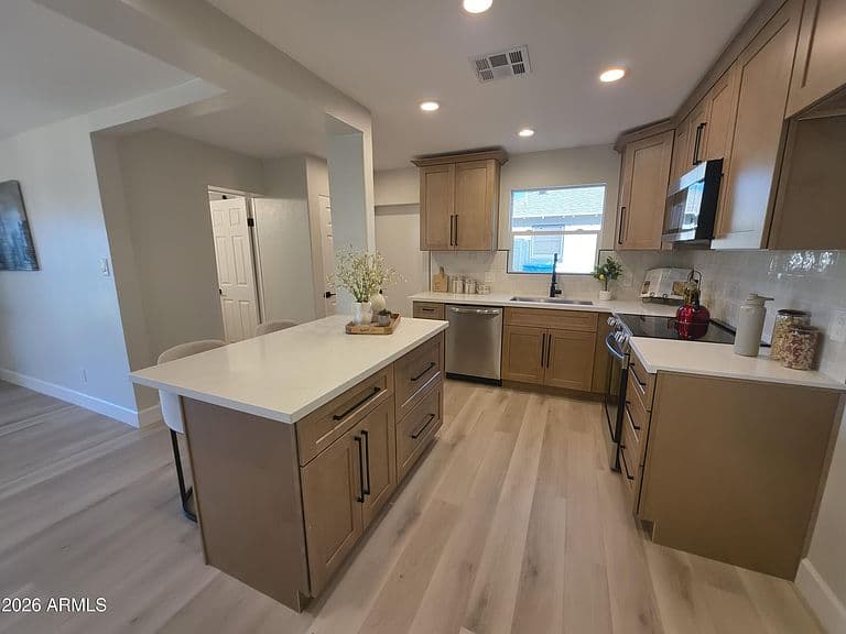 2710 E AMELIA Avenue photo 4