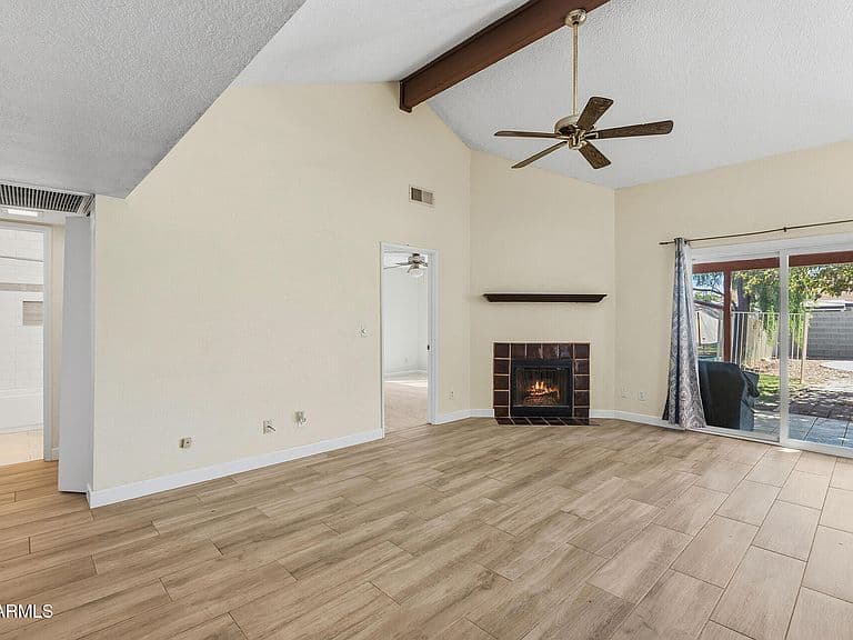 5239 W Voltaire Drive photo 2