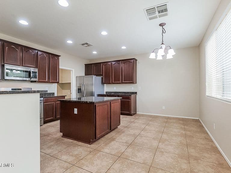 19204 N LARIAT Road photo 5