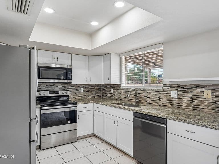1564 W IRISADO Circle photo 5