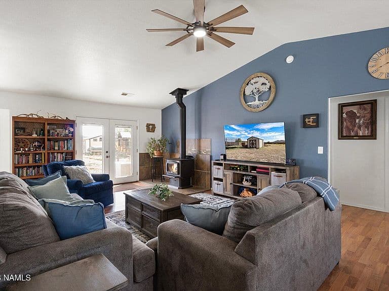 7324 Patriot Dr photo 4