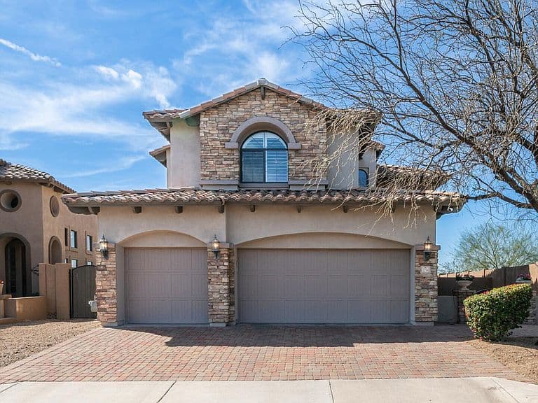 2754 N Augustine photo 1