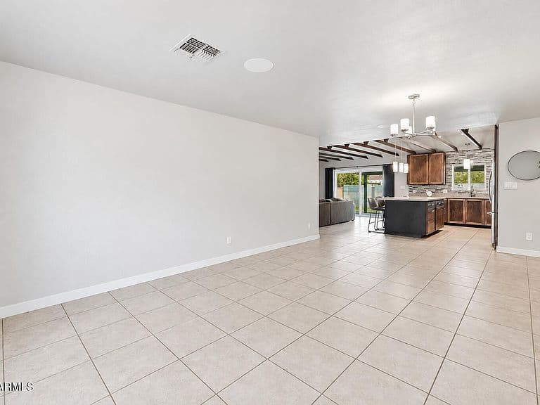 2138 E YALE Drive photo 4