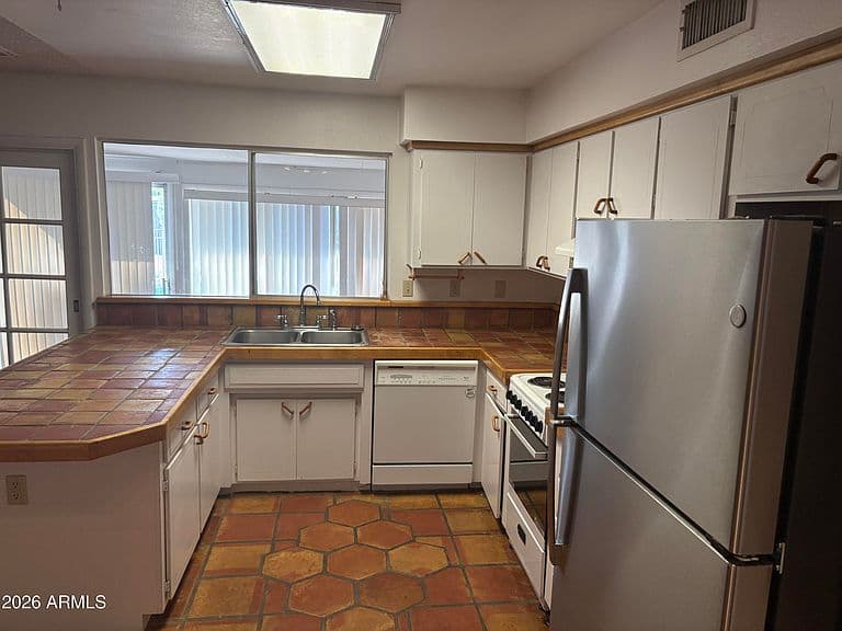 2020 E RICE Drive photo 4
