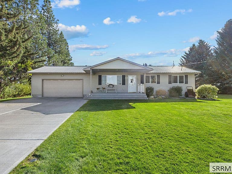 3573 W 17 N photo 1