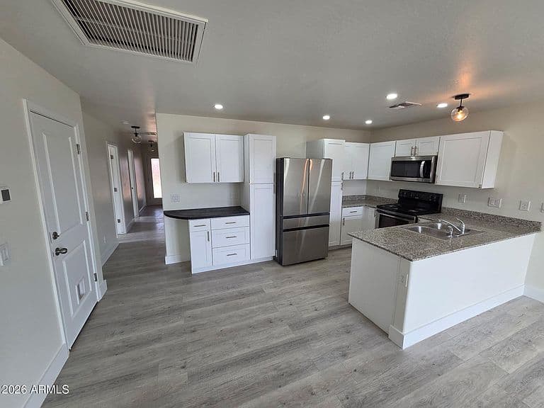 466 BRANDEIS Drive photo 1