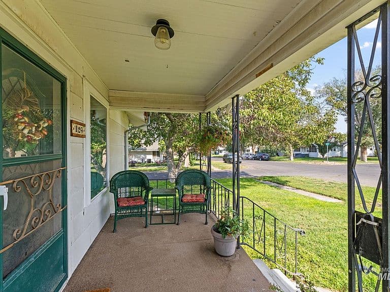 129 12th Ave N photo 3
