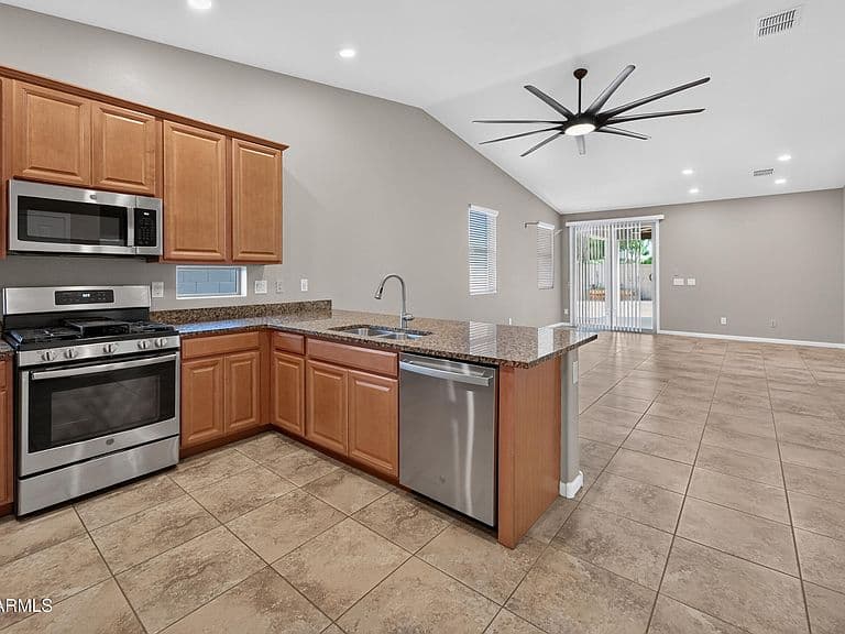 36877 N YELLOWSTONE Drive photo 5