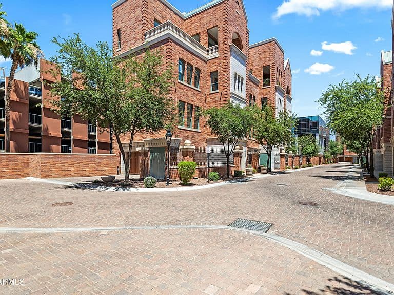 54 W PALM Lane photo 4