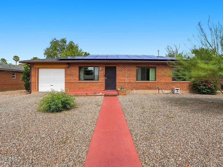 4919 E Cecelia St photo 2